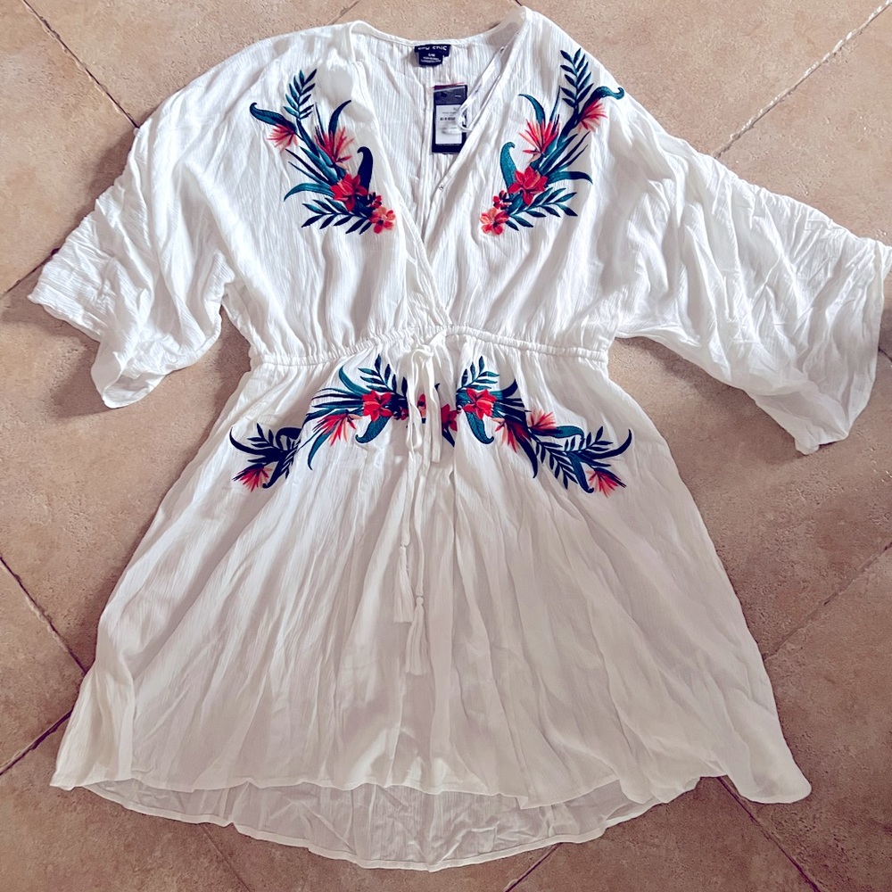 City Chic Womens Floral Embroidered V-Neck dress
